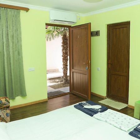 Naberejni Hotel Meghri ภายนอก รูปภาพ
