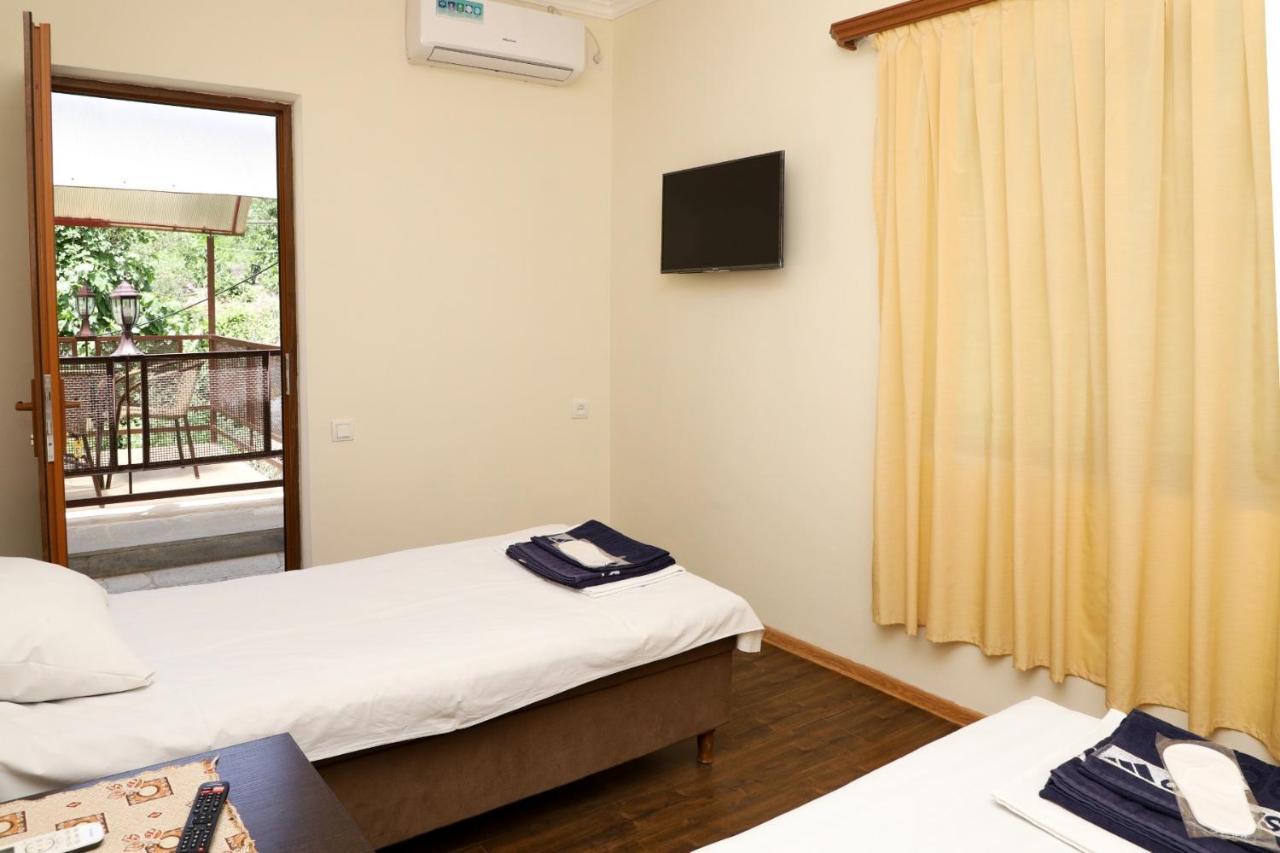 Naberejni Hotel Meghri ภายนอก รูปภาพ
